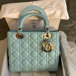 Good condition except the flaw at the 4 conners on the top and bottom.See pics.